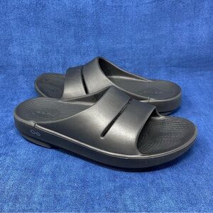 Oofos women’s recovery Sandals black size 10 US worn once
